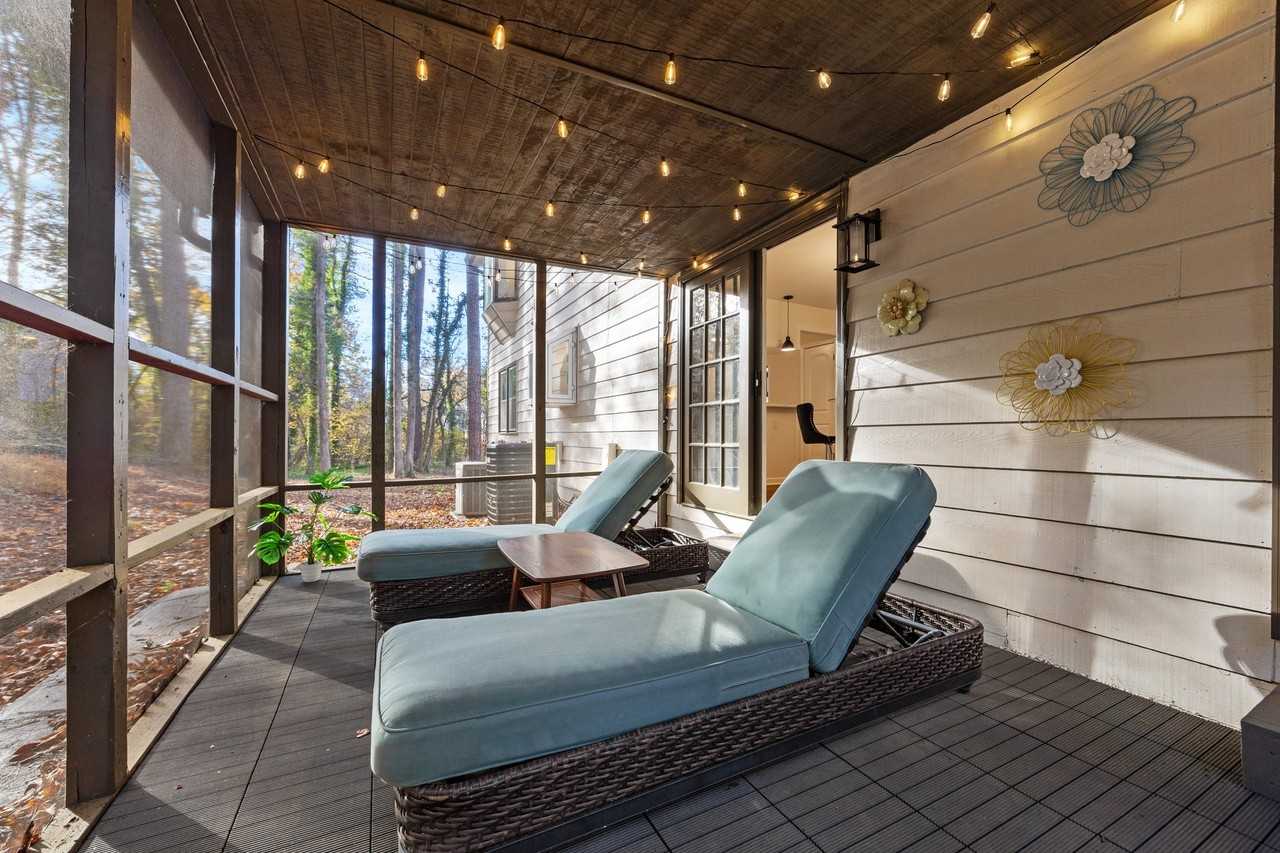 82 Vanessa Dr Se - Photo 3 of 20