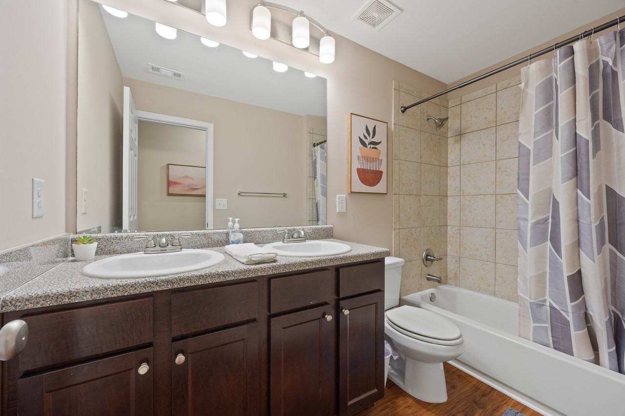 13581 Weycroft Cir - Photo 4 of 20