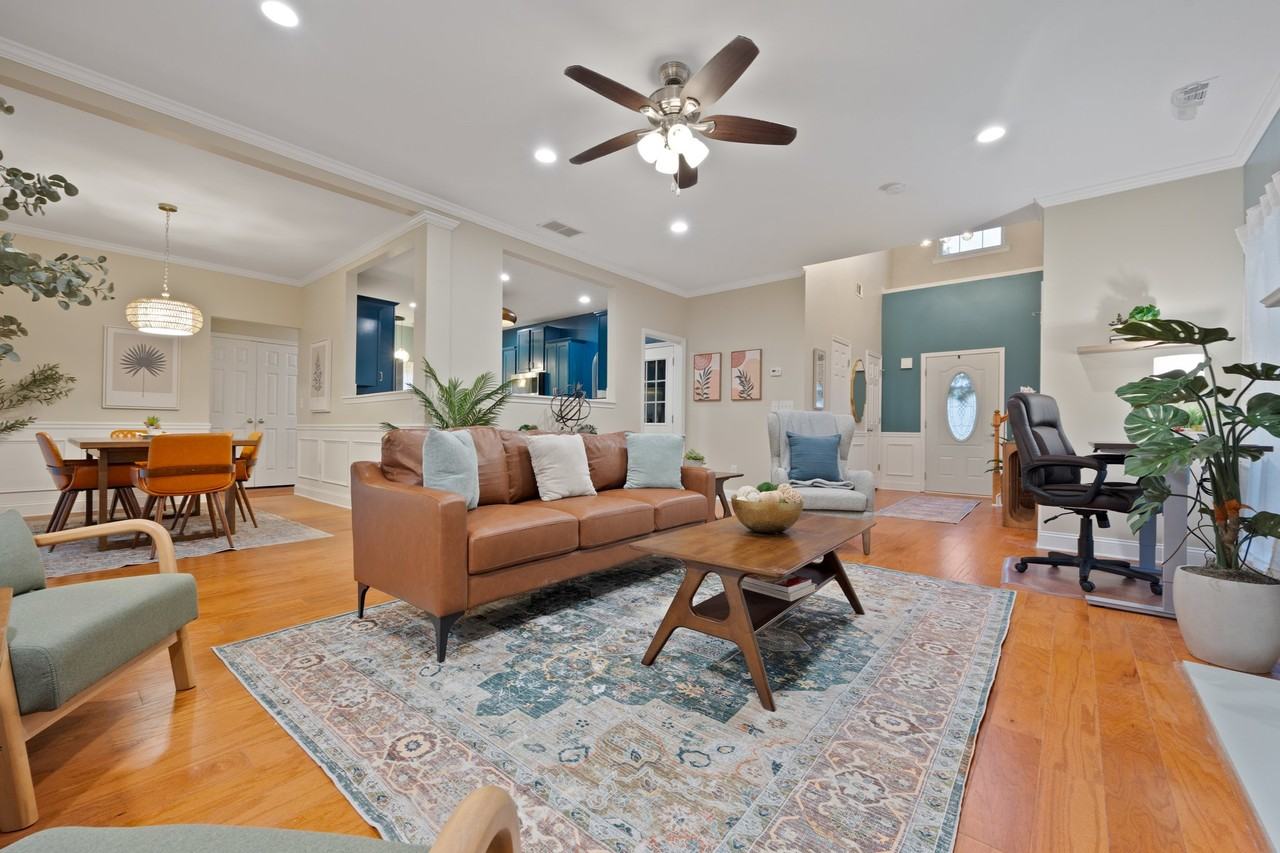 13581 Weycroft Cir - Photo 6 of 20