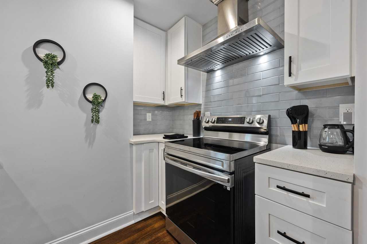 1515 Westwood Ave Sw - Photo 3 of 19