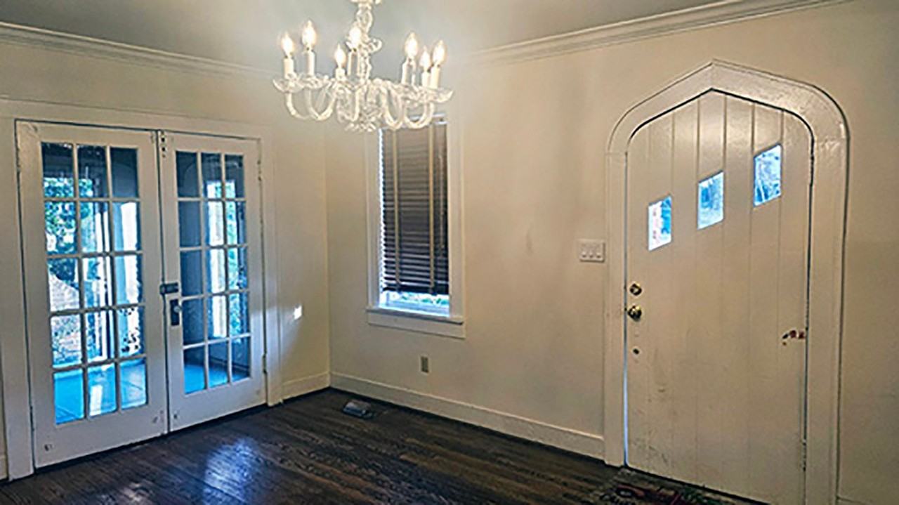 2610 Woodlawn Dr - Photo 2 of 20