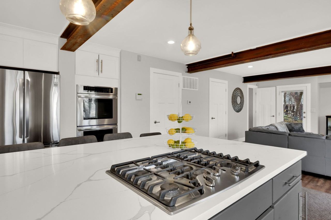 2578 E Dimple Dell Rd - Photo 2 of 16