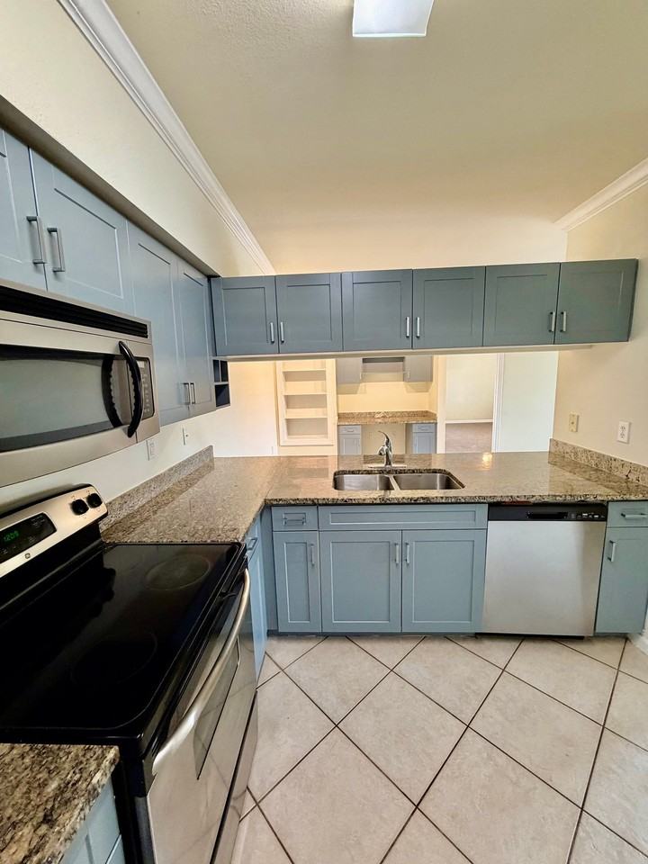 6510 Emerald Dunes Dr - Photo 2 of 18
