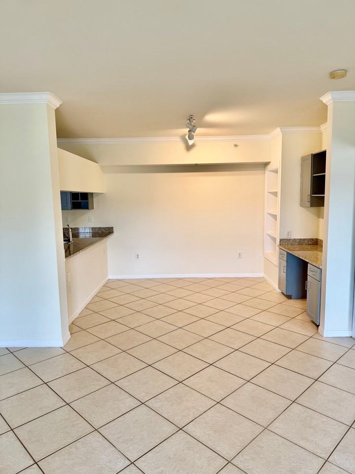 6510 Emerald Dunes Dr - Photo 3 of 18
