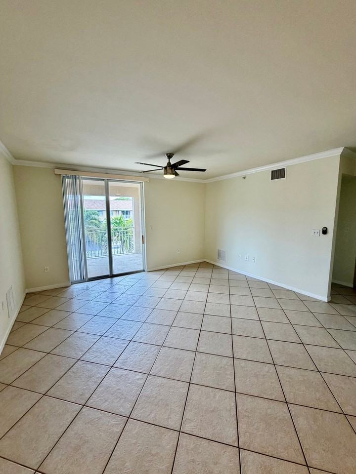 6510 Emerald Dunes Dr - Photo 5 of 18