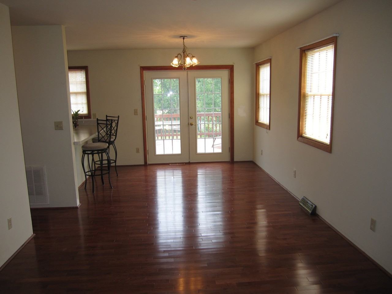 8 Cindy Way - Photo 2 of 6