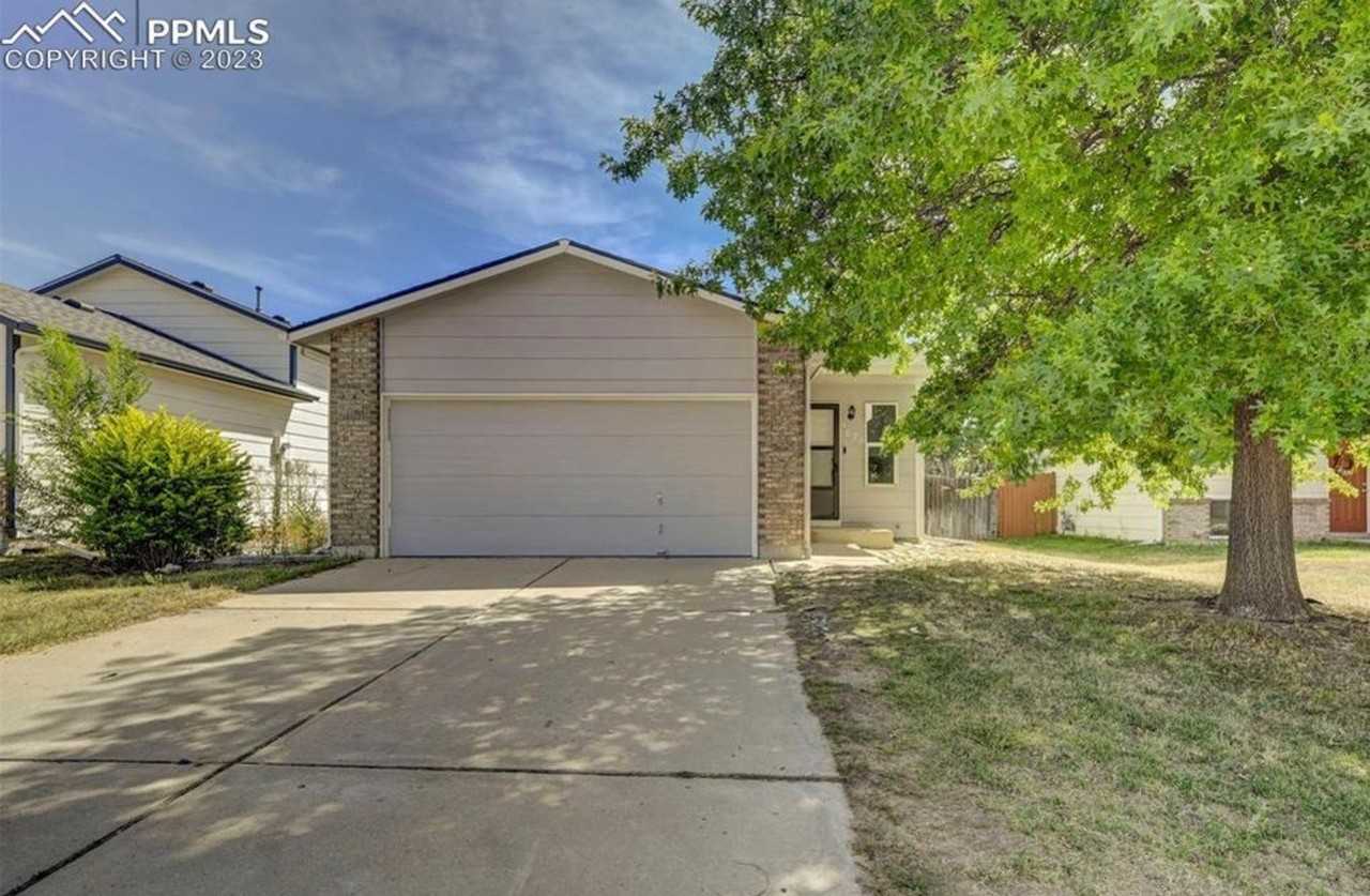 4620 Dooley Way - Photo 4 of 19