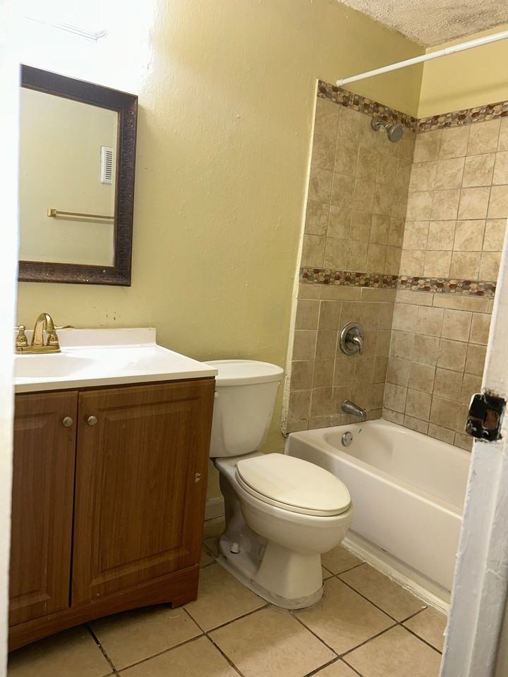 2440 Nw 39th Way #202 - Photo 6 of 9