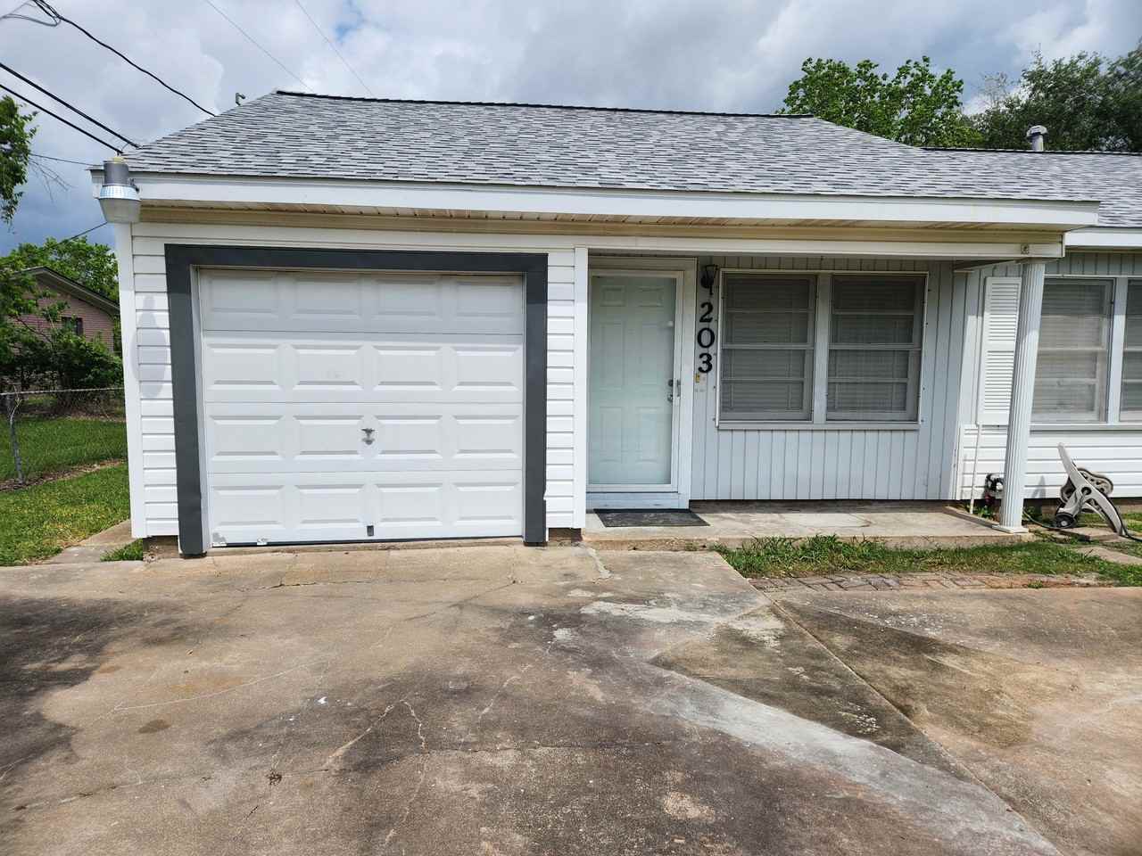 203 Elm St - Photo 2 of 4