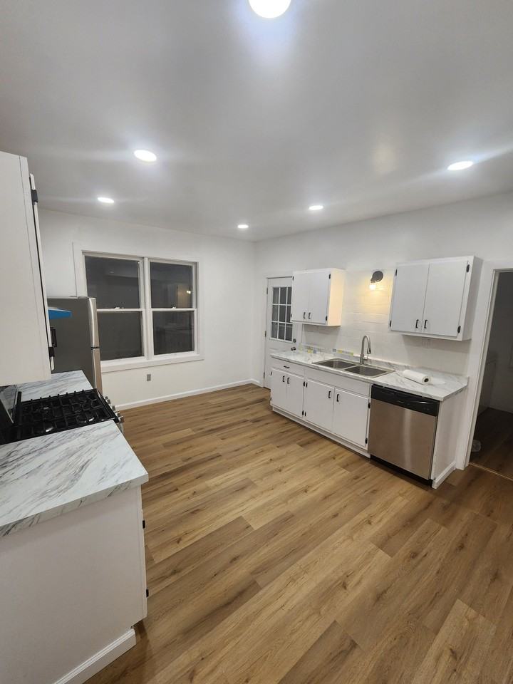 27 Oak St