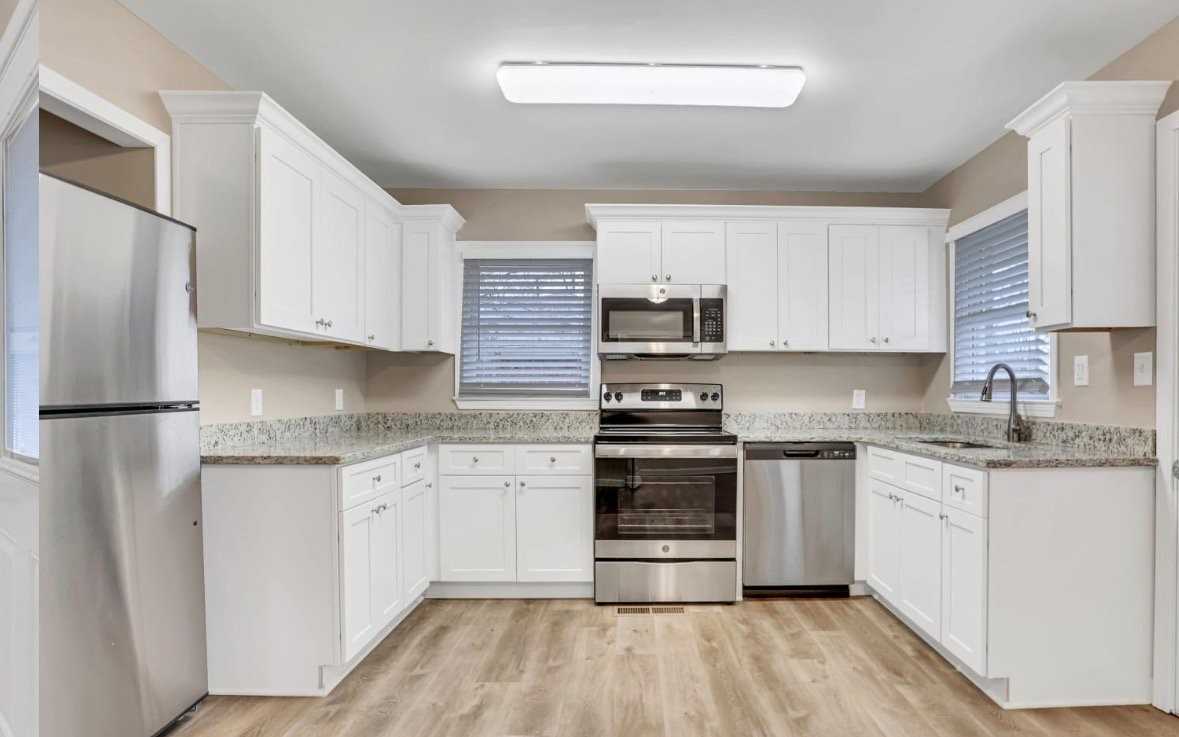 4803 Glenwood Rd - Photo 4 of 9