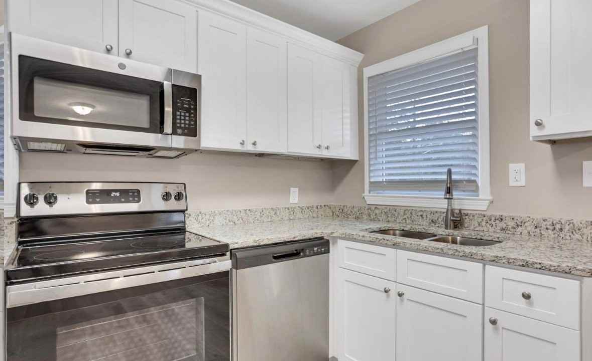 4803 Glenwood Rd - Photo 5 of 9