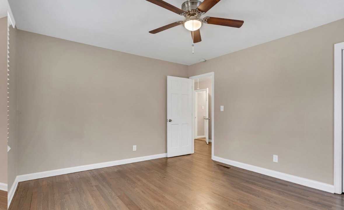 4803 Glenwood Rd - Photo 6 of 9