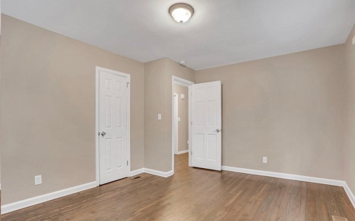 4803 Glenwood Rd - Photo 7 of 9