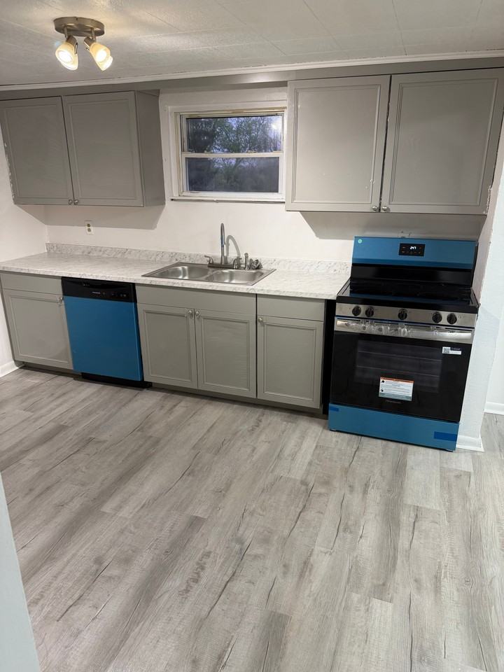 1347 High Rd - Photo 2 of 11