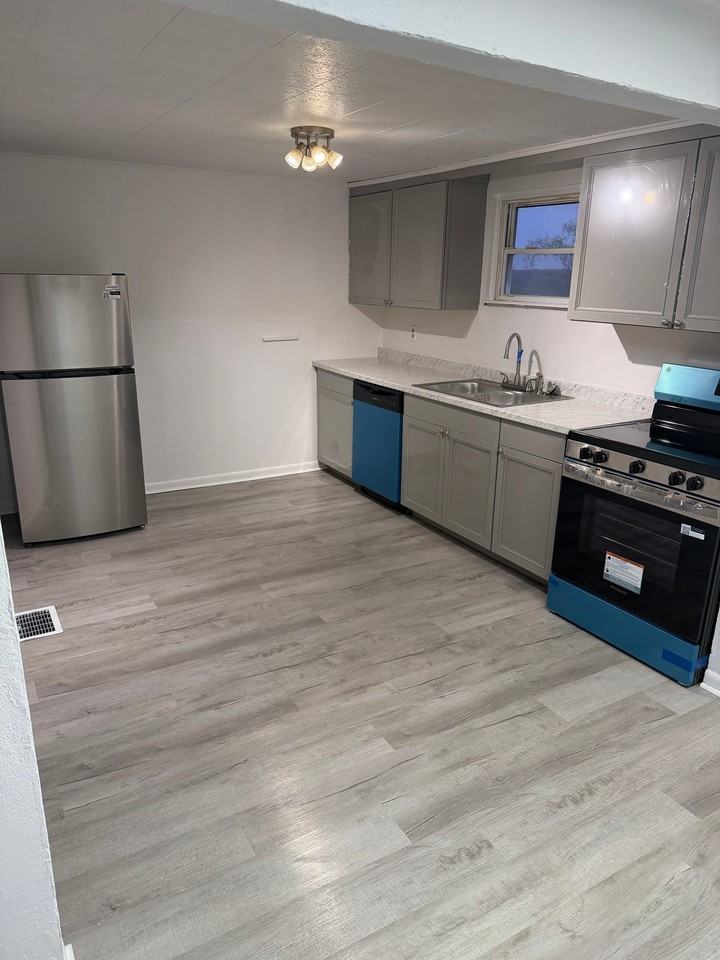 1347 High Rd - Photo 4 of 11