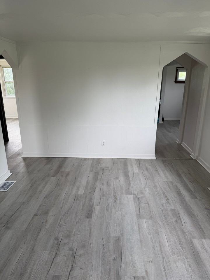 1347 High Rd - Photo 5 of 11