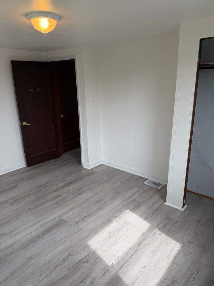 1347 High Rd - Photo 7 of 11