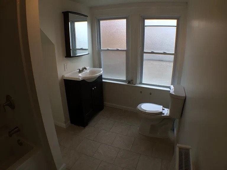 5647 Hampton St #3 - Photo 7 of 12