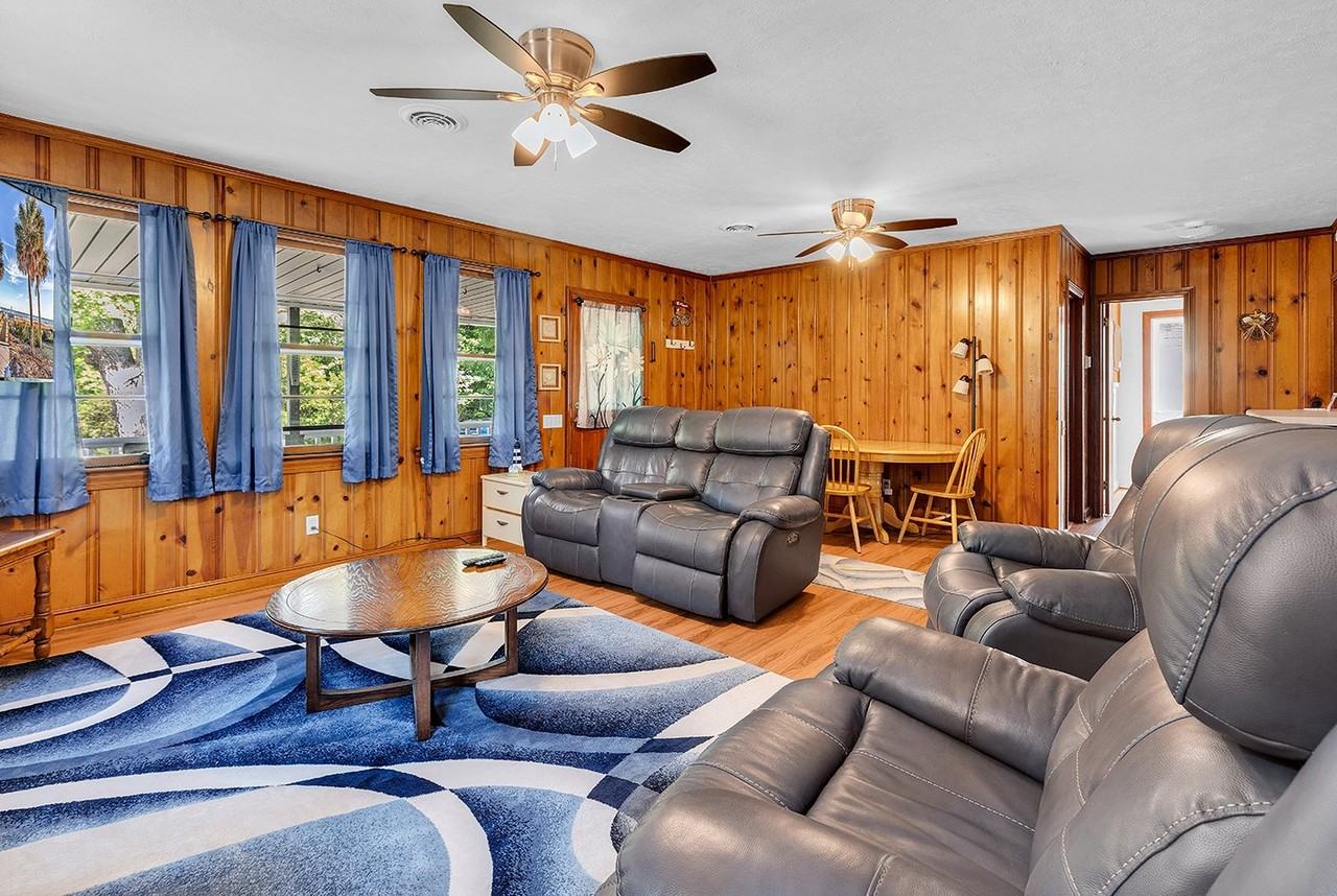 39 Gates Way - Photo 3 of 20