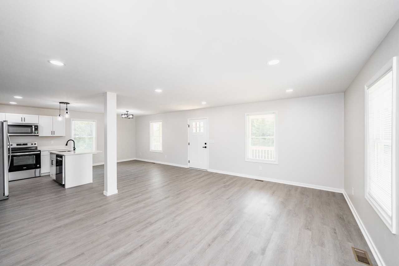 1008 8th St - Photo 2 of 14