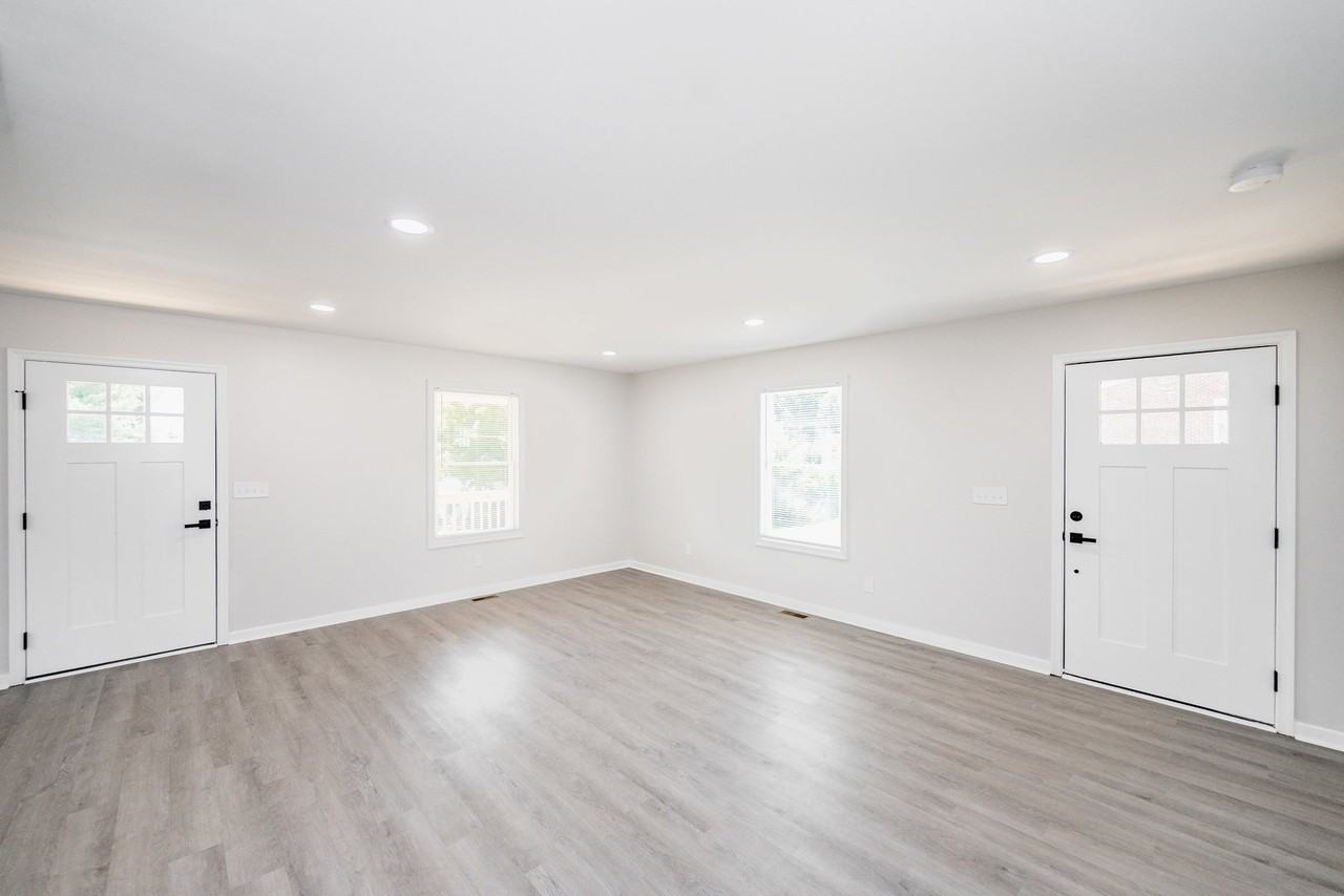 1008 8th St - Photo 3 of 14