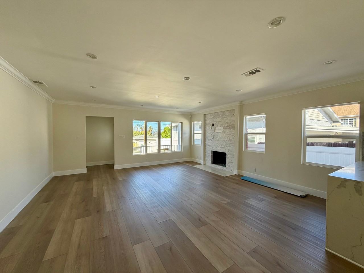 10622 Mcvine Ave - Photo 4 of 16