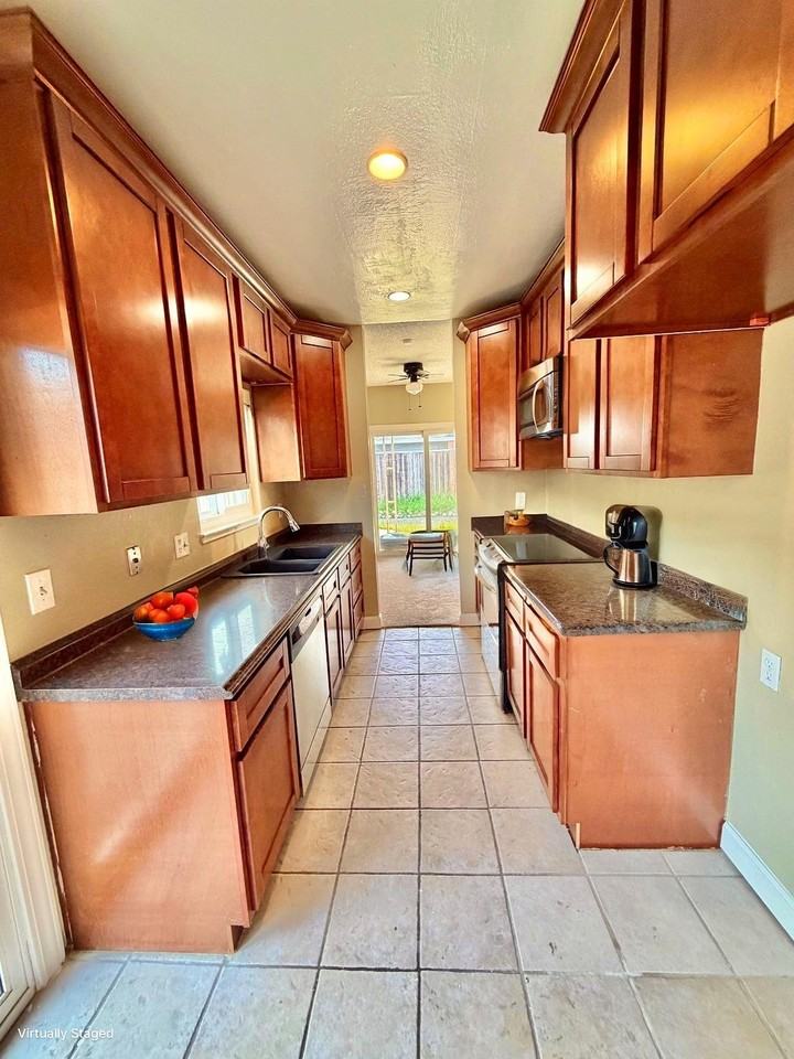 14550 Acapulco Rd - Photo 7 of 17