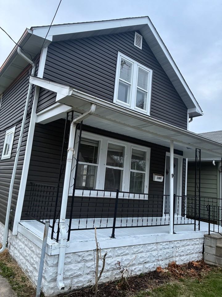 1305 Mott Ave - Photo 4 of 14