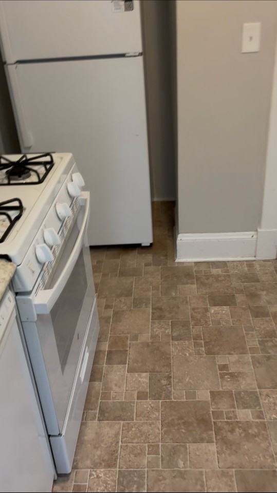 1305 Mott Ave - Photo 5 of 14