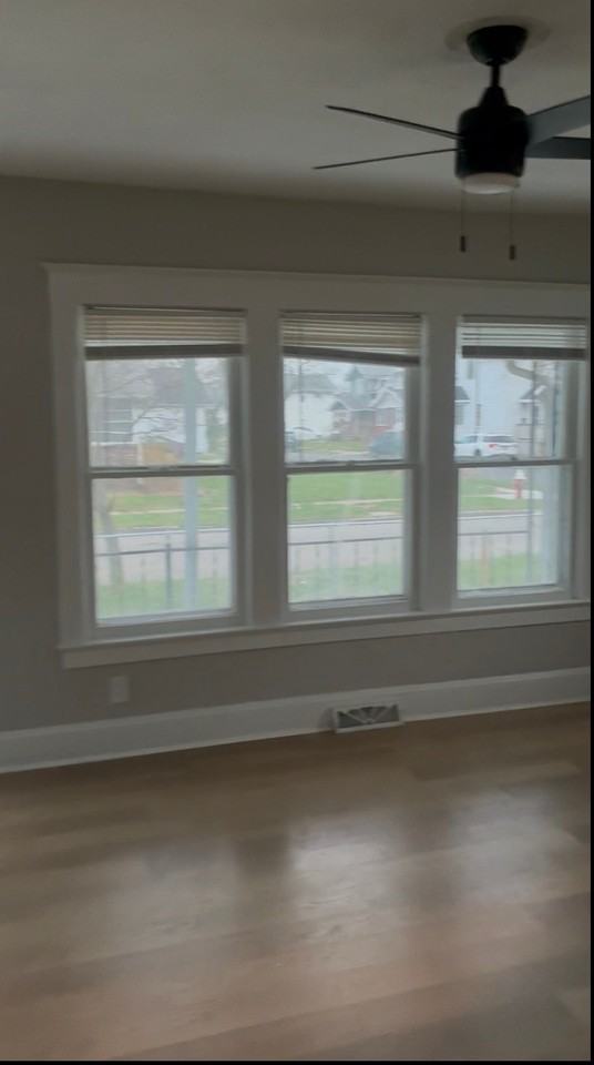 1305 Mott Ave - Photo 6 of 14