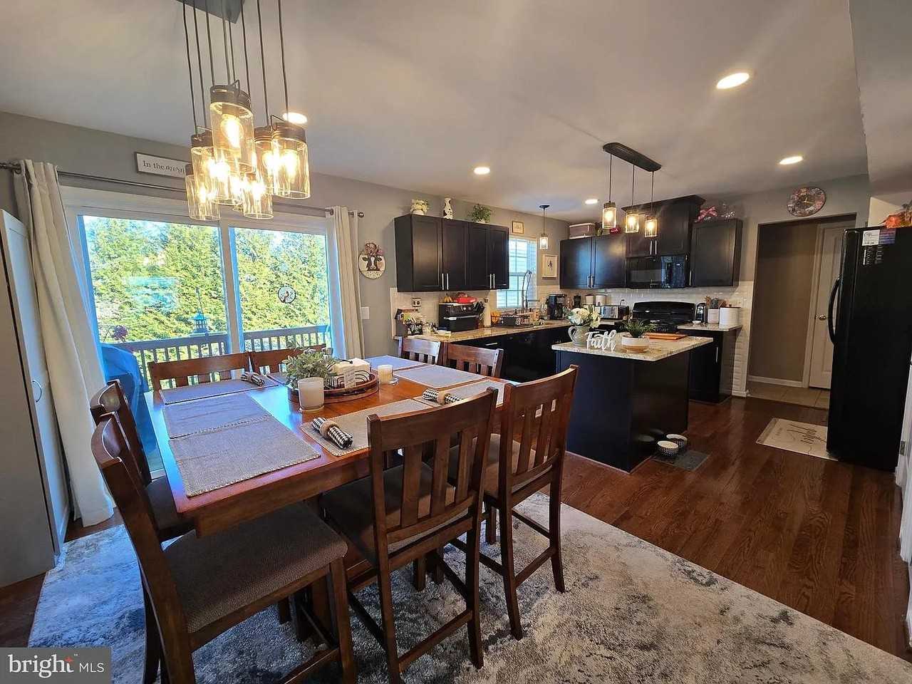 12203 Salt Cedar Ln - Photo 6 of 20