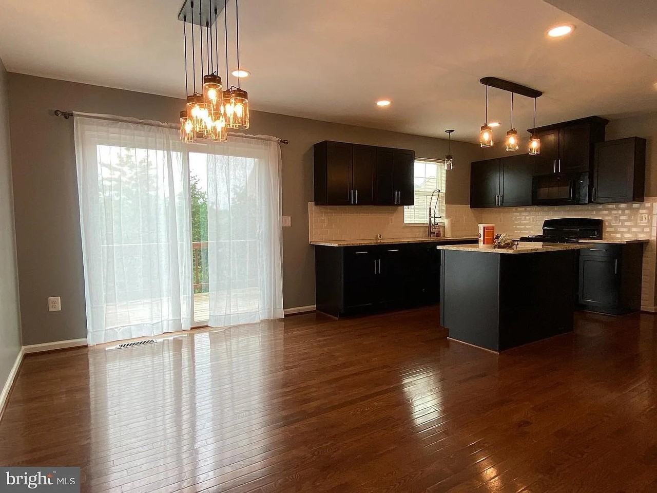 12203 Salt Cedar Ln - Photo 7 of 20