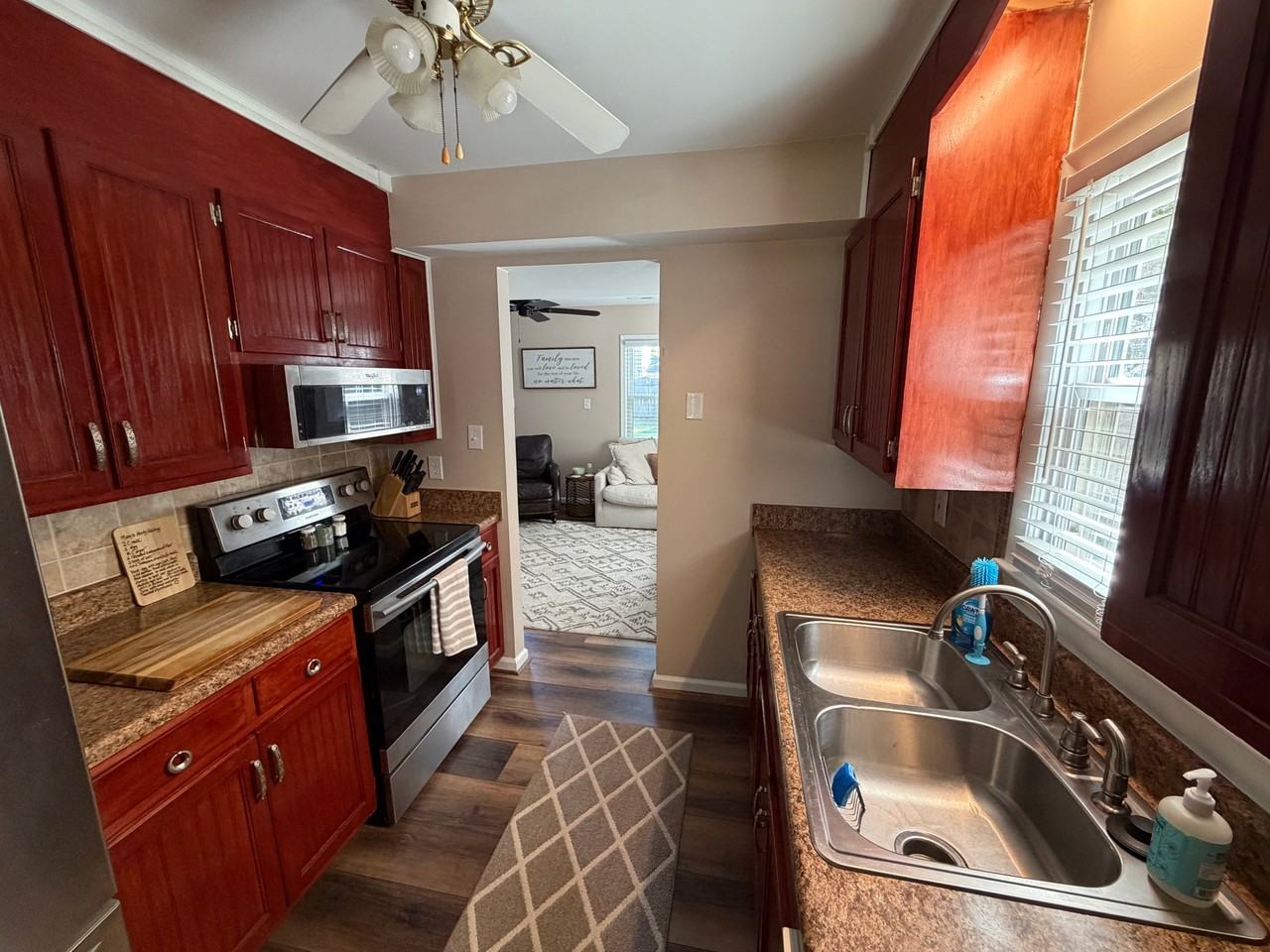 26 Center St - Photo 4 of 17