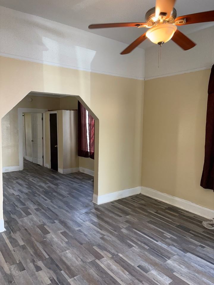 8626 Green St - Photo 2 of 10