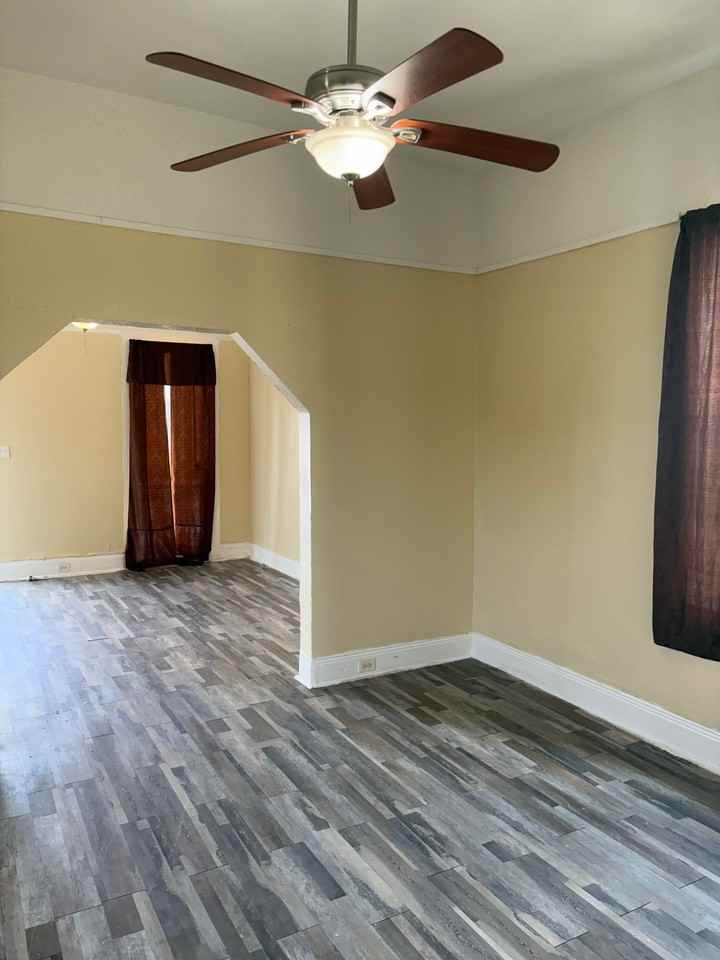 8626 Green St - Photo 3 of 10