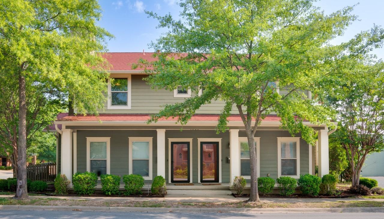 1323 Louisiana St #B - Photo 2 of 12