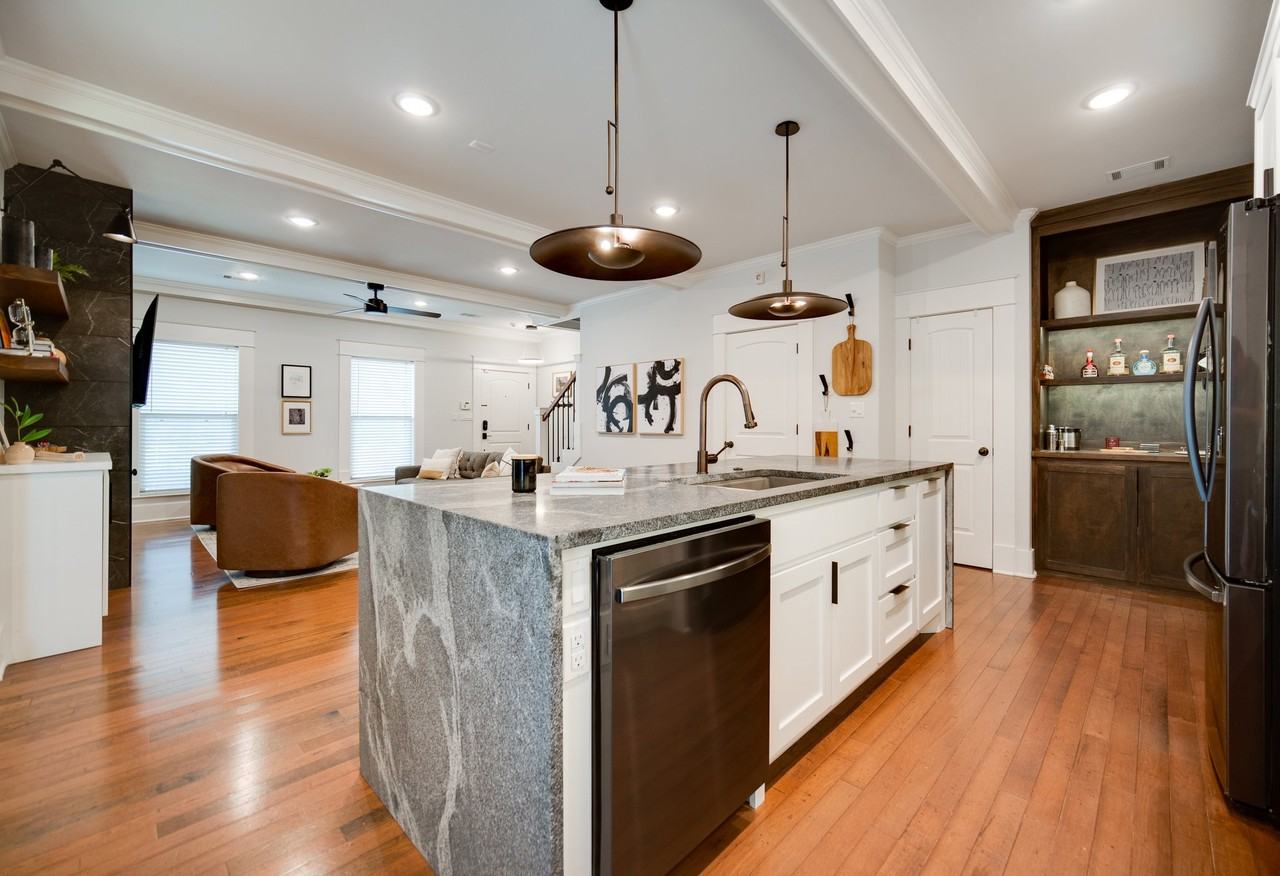 1323 Louisiana St #B - Photo 5 of 12