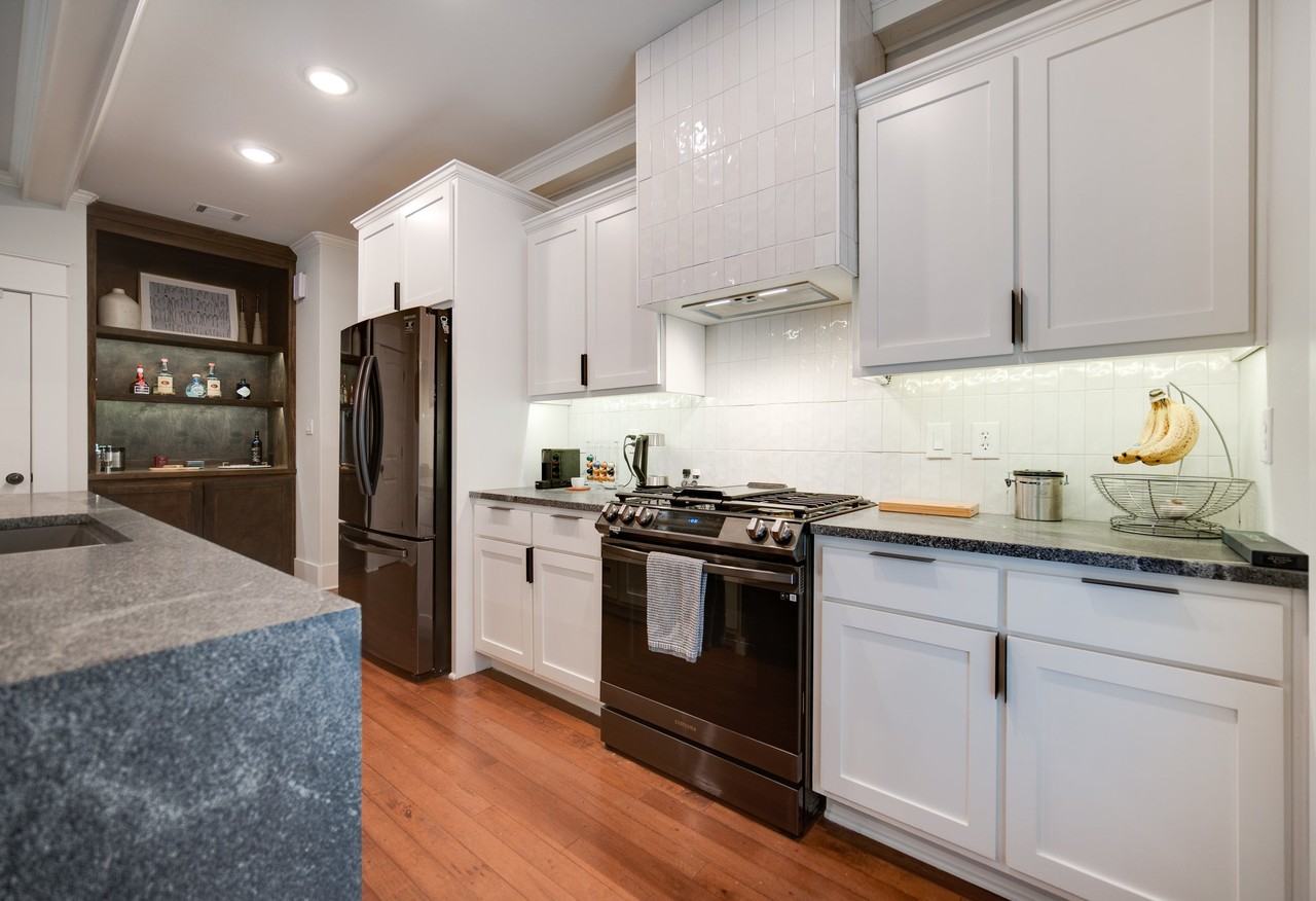 1323 Louisiana St #B - Photo 6 of 12