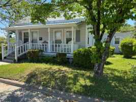 featured image of 307 W Greenwood St