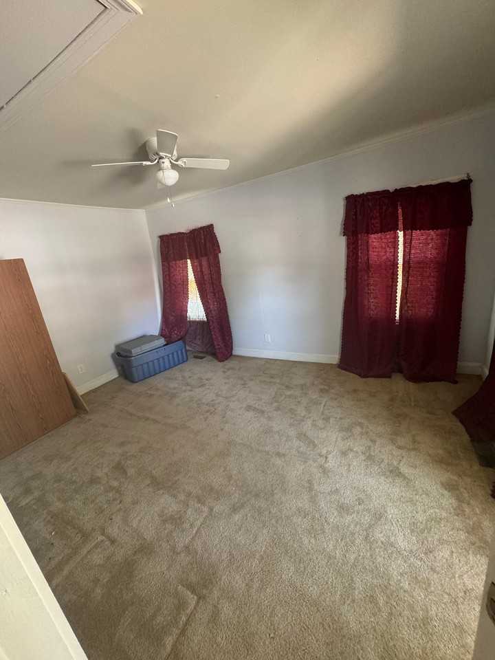 307 W Greenwood St - Photo 7 of 9