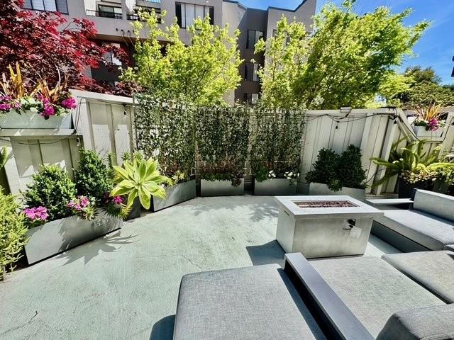 150 Lombard St - Photo 2 of 16