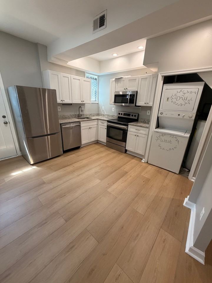 740 Hobart Pl Nw - Photo 2 of 8