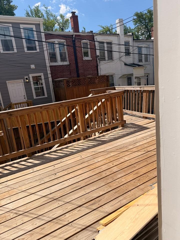 740 Hobart Pl Nw - Photo 3 of 8