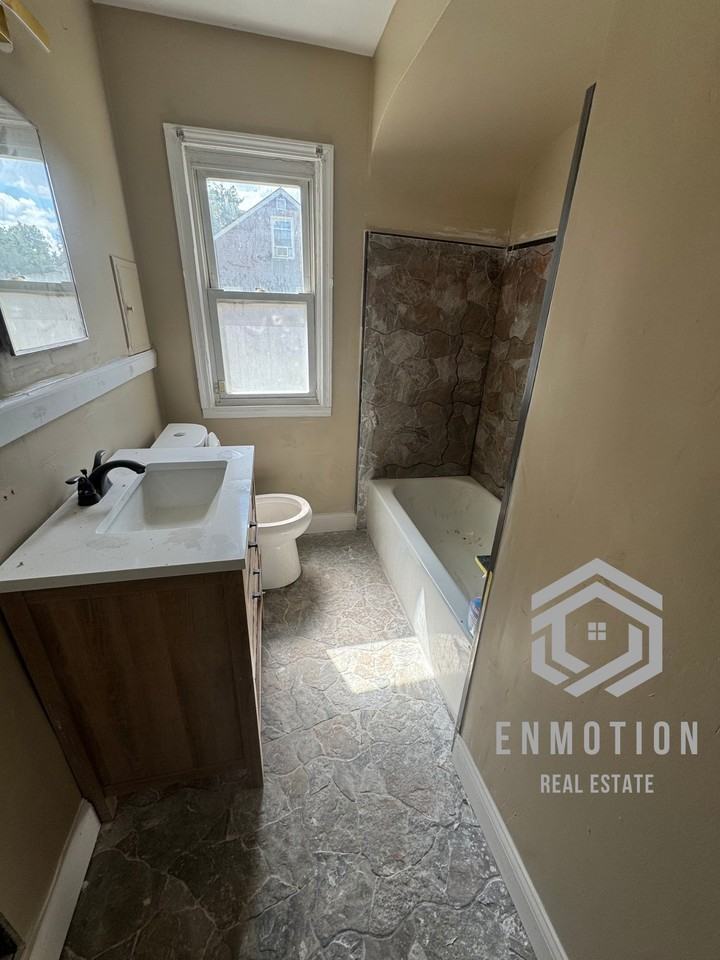 18948 Winthrop St - Photo 4 of 13