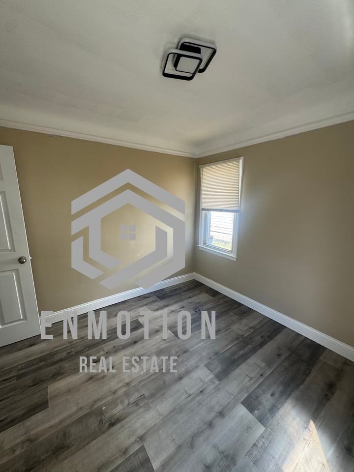 18948 Winthrop St - Photo 5 of 13