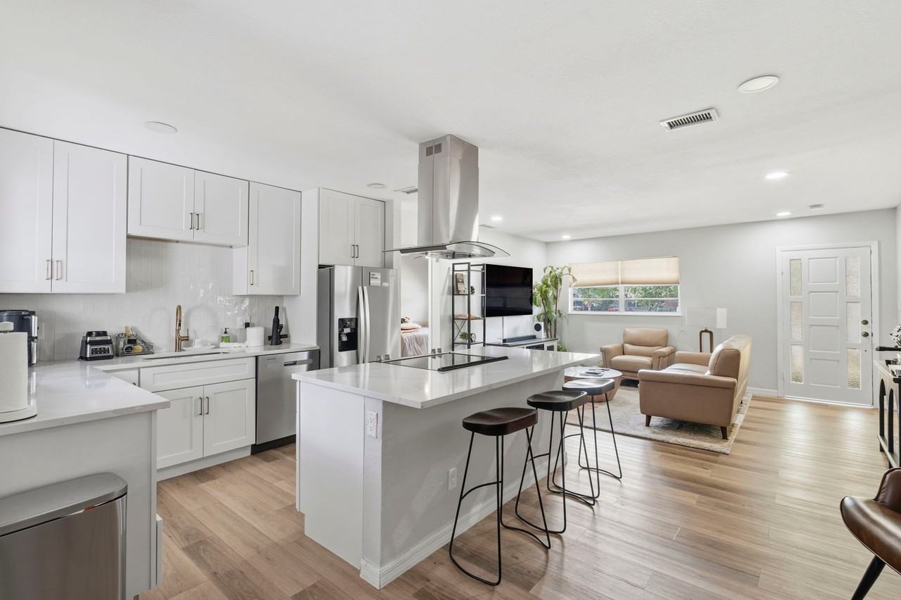 4206 W Iowa Ave - Photo 4 of 15