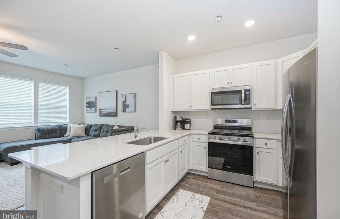 321 Mazzeo Dr - Photo 3 of 15