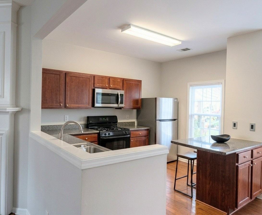 955 Prestwyck Ct #955 - Photo 4 of 15