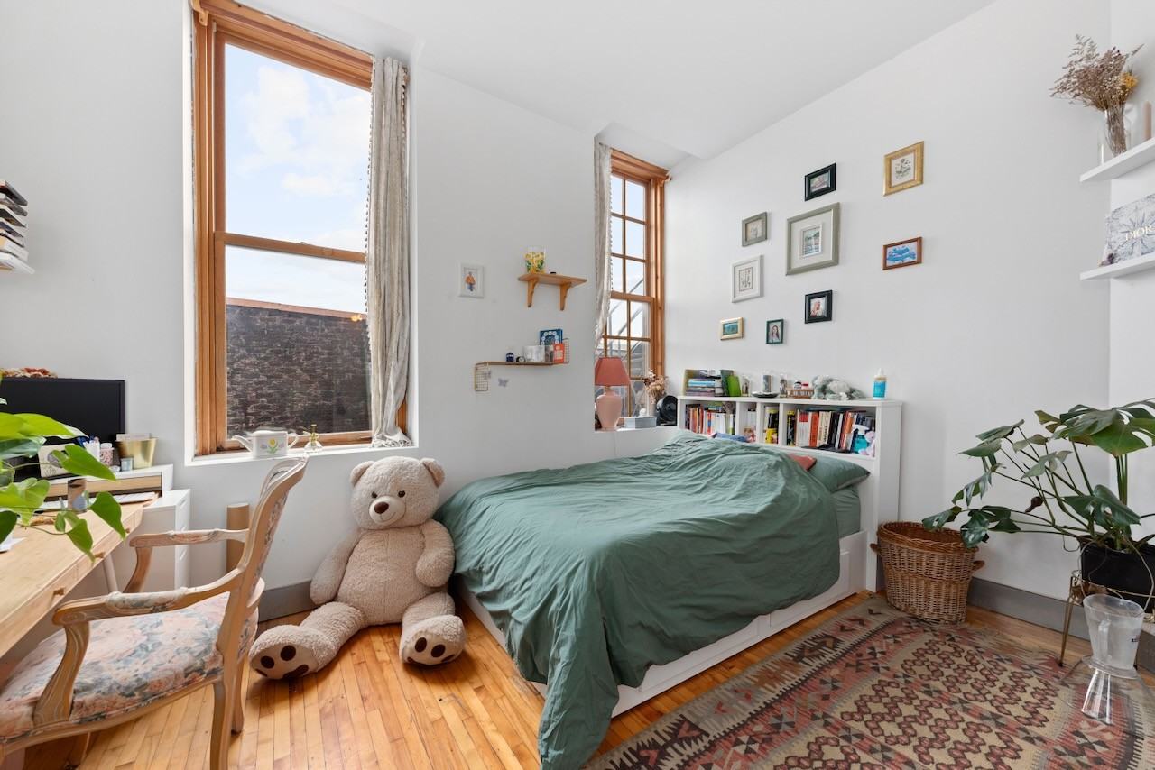 56 Avenue du Mont-Royal Est #1 - Photo 5 of 12